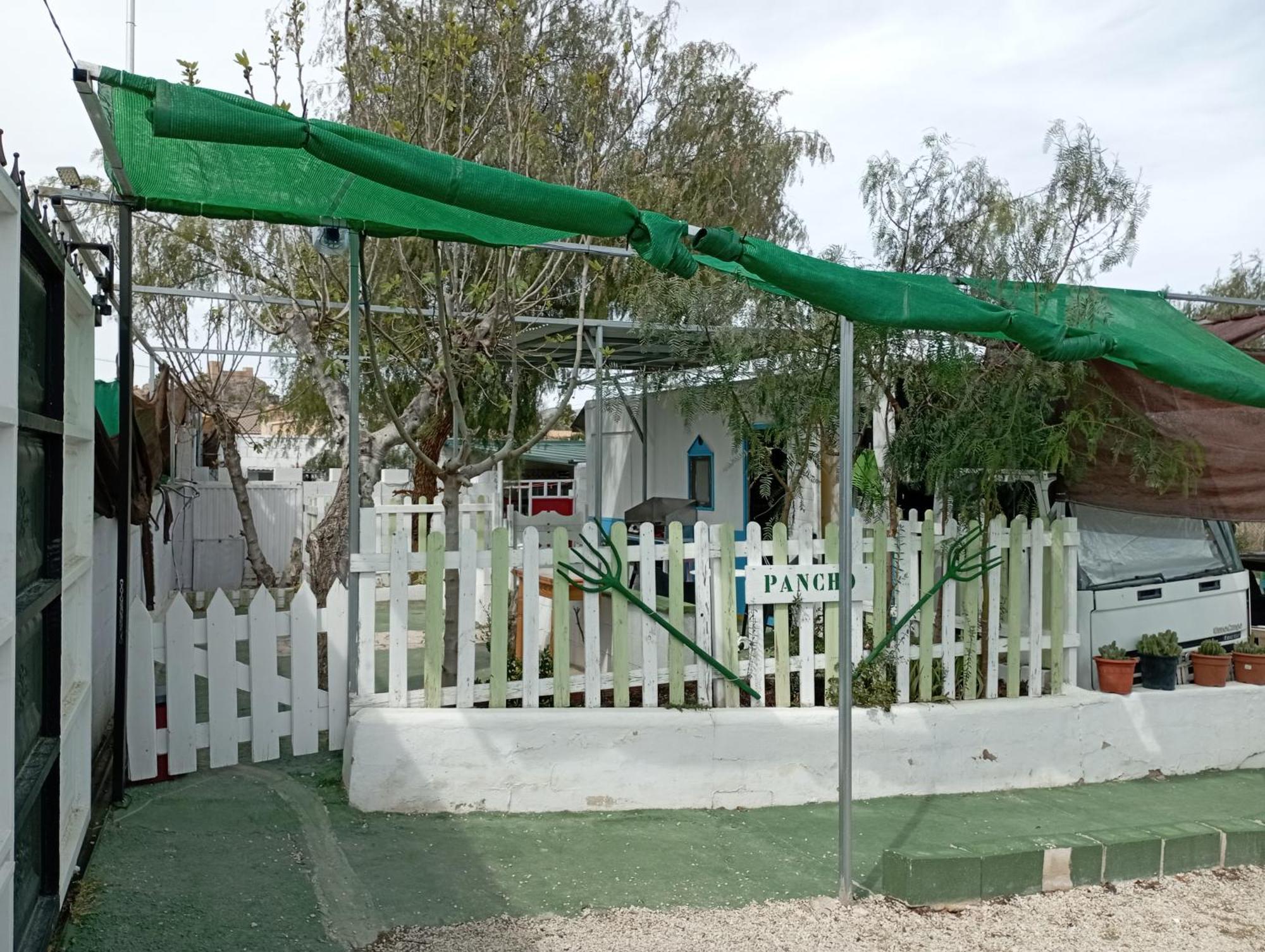 Caravanas Y Habitaciones Para Relajarse Sax Esterno foto