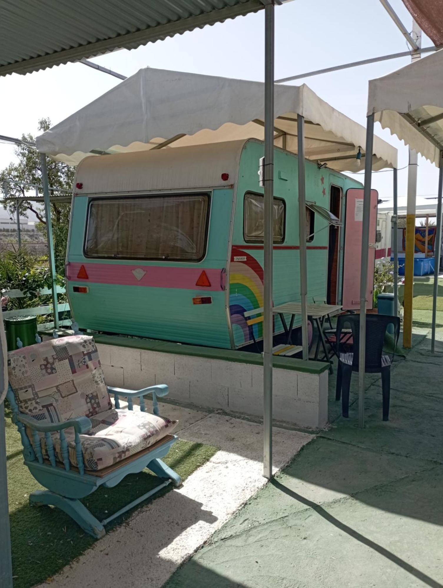Caravanas Y Habitaciones Para Relajarse Sax Esterno foto